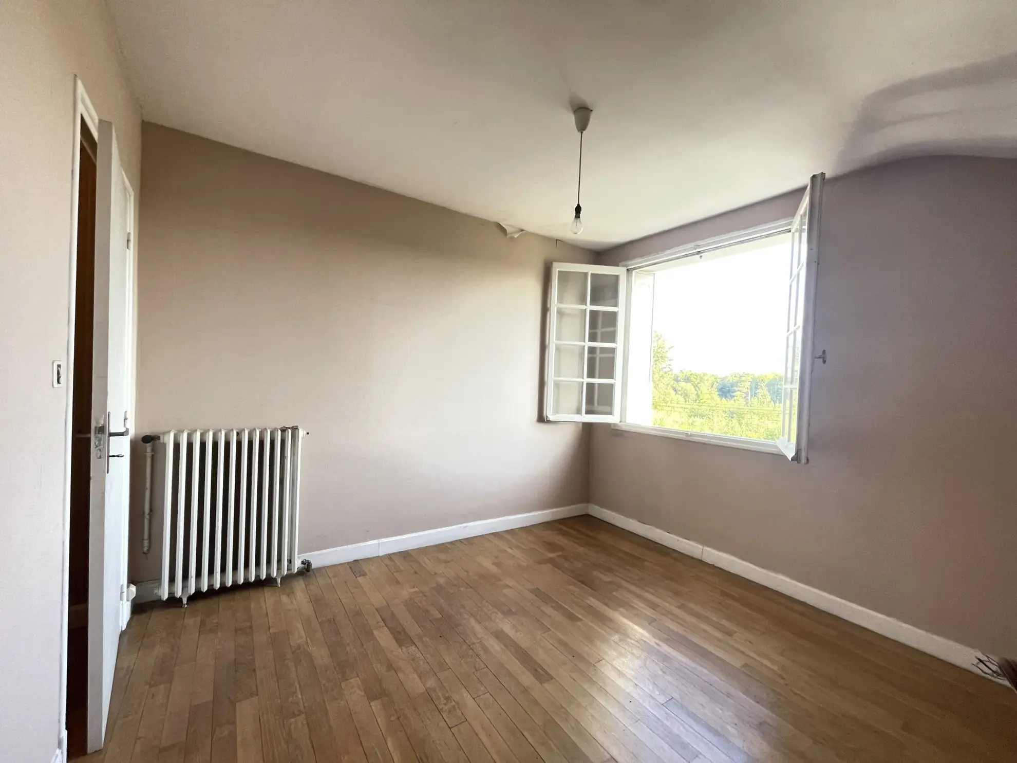 Maison familiale 7 pièces à Saint Privat avec jardin et garage 