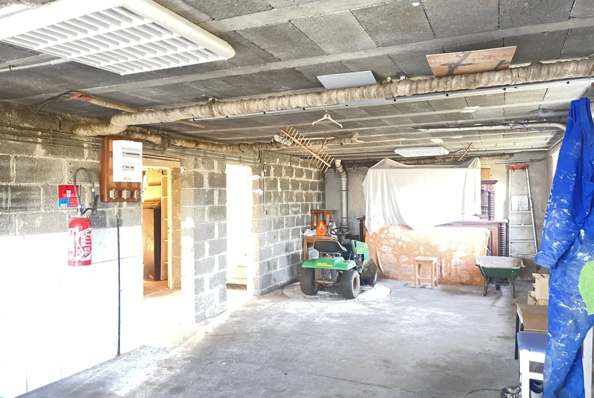 Maison familiale 7 pièces à Saint Privat avec jardin et garage 