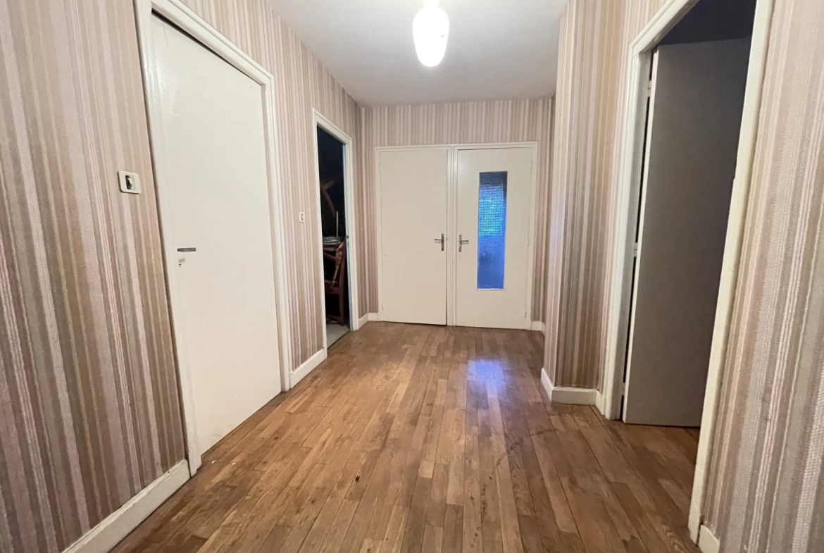 Maison familiale 7 pièces à Saint Privat avec jardin et garage 
