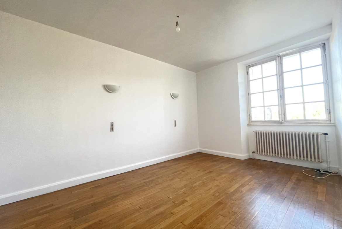 Maison familiale 7 pièces à Saint Privat avec jardin et garage 