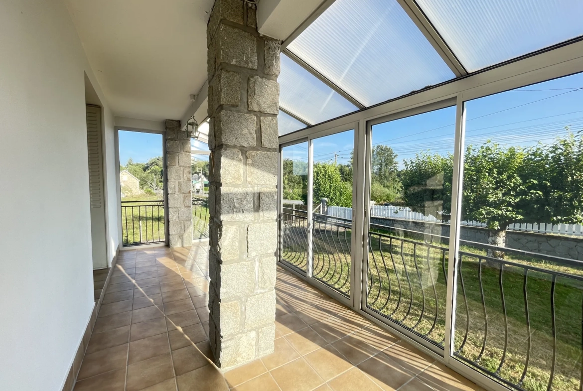 Maison familiale 7 pièces à Saint Privat avec jardin et garage 