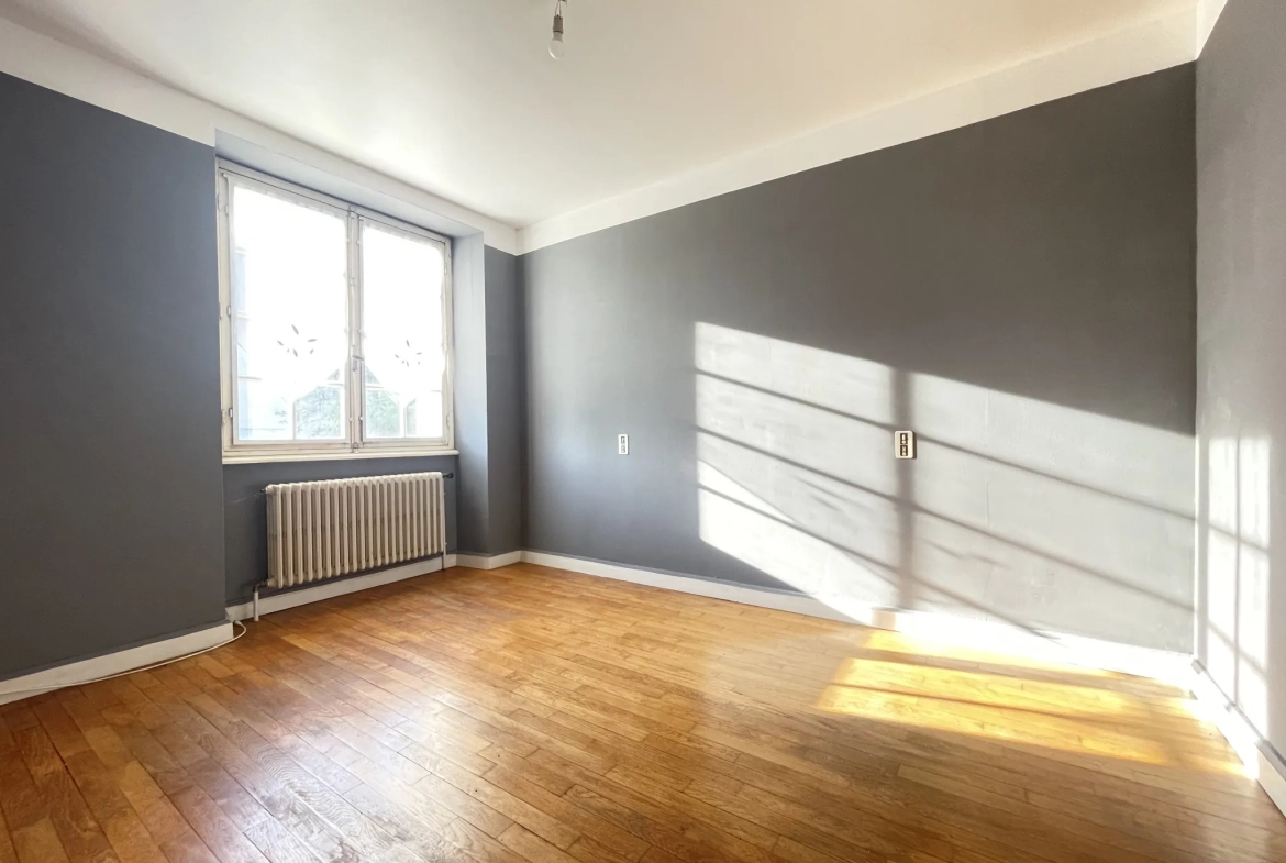 Maison familiale 7 pièces à Saint Privat avec jardin et garage 