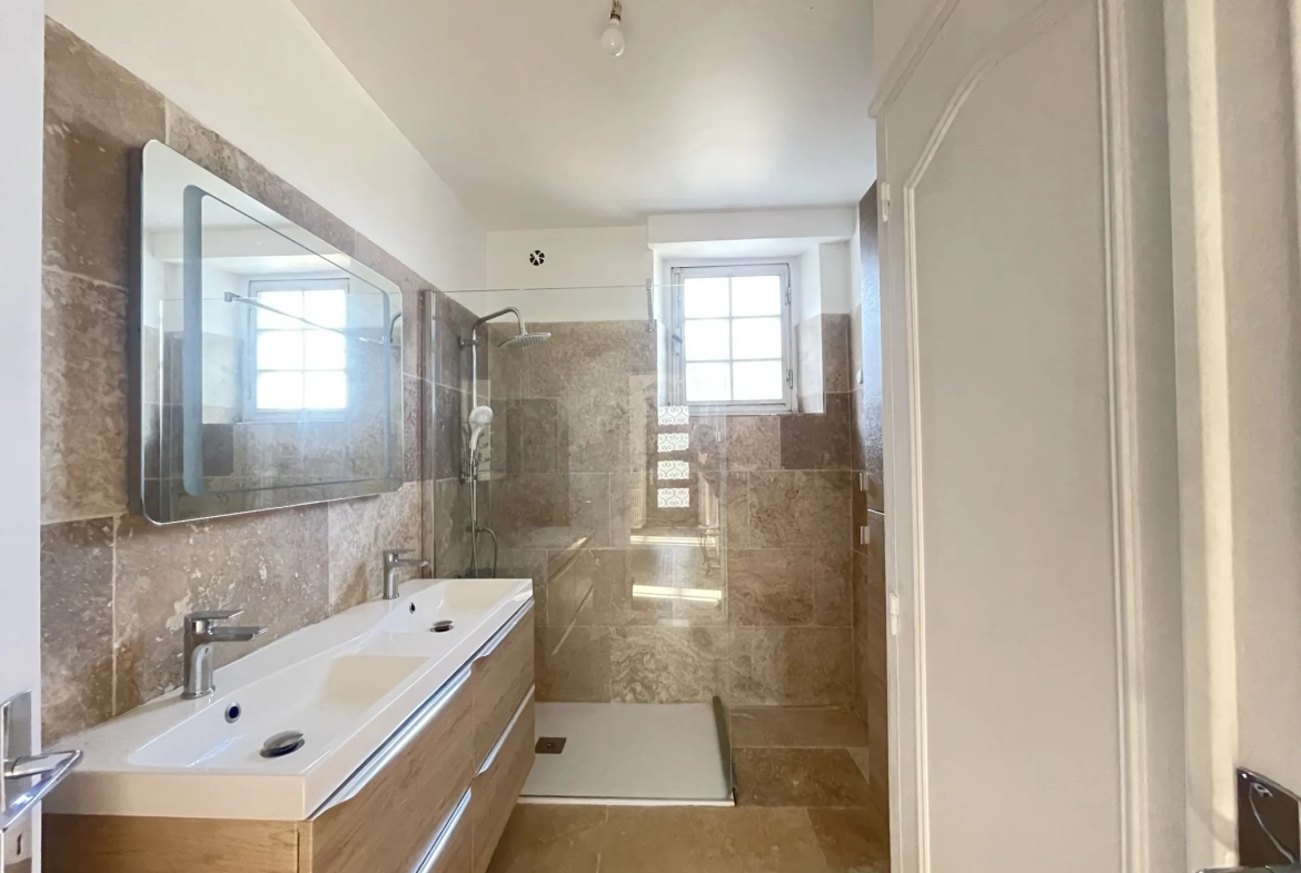 Maison familiale 7 pièces à Saint Privat avec jardin et garage 