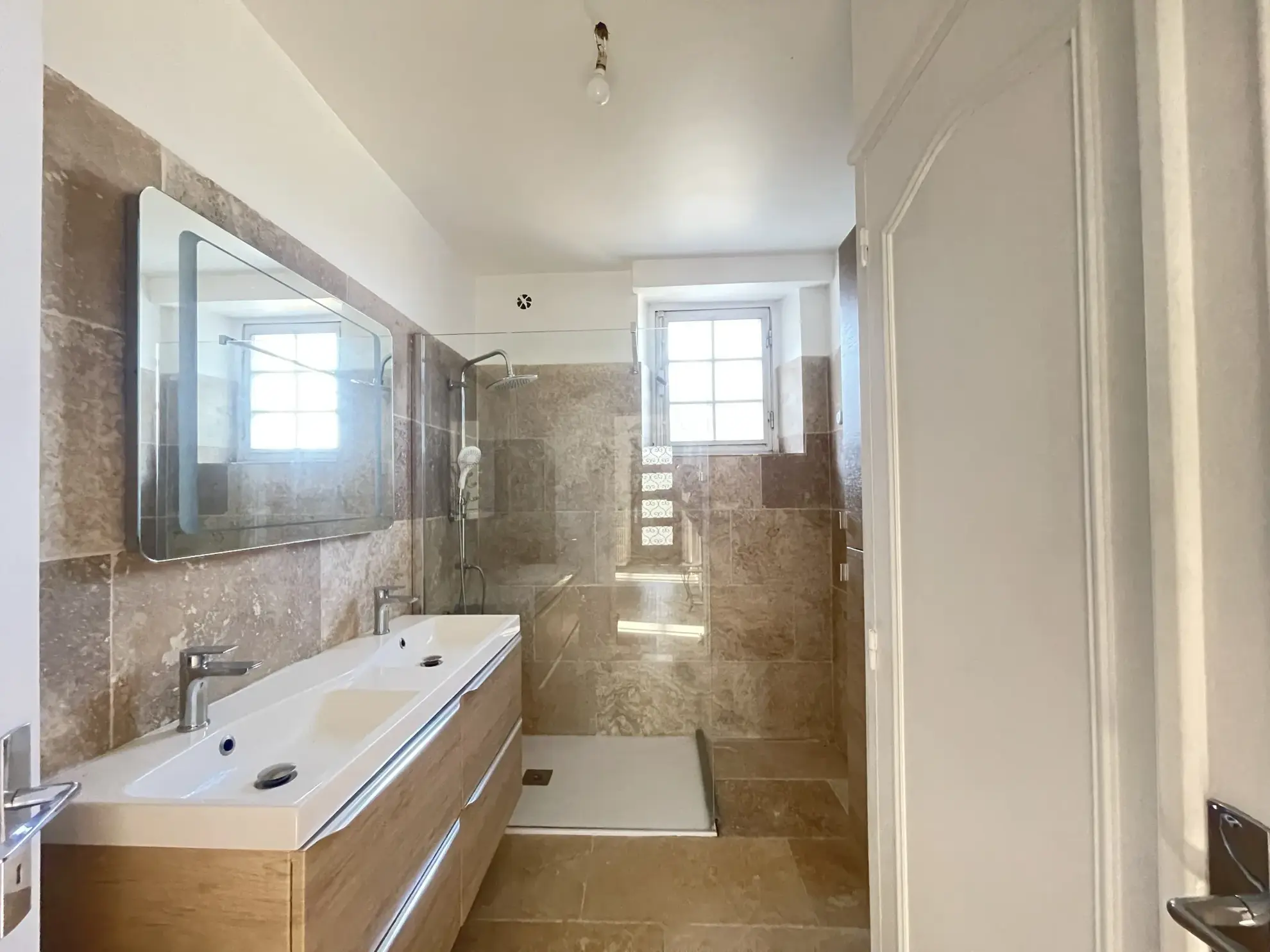Maison familiale 7 pièces à Saint Privat avec jardin et garage 