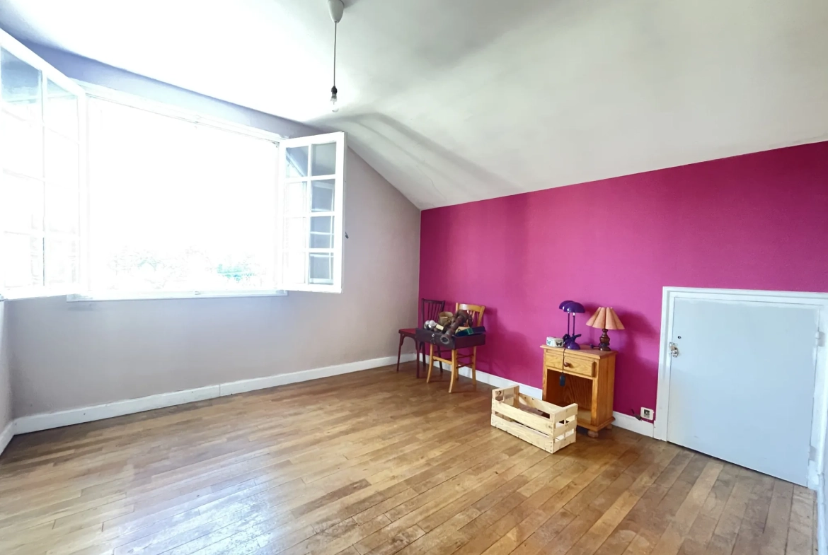 Maison familiale 7 pièces à Saint Privat avec jardin et garage 