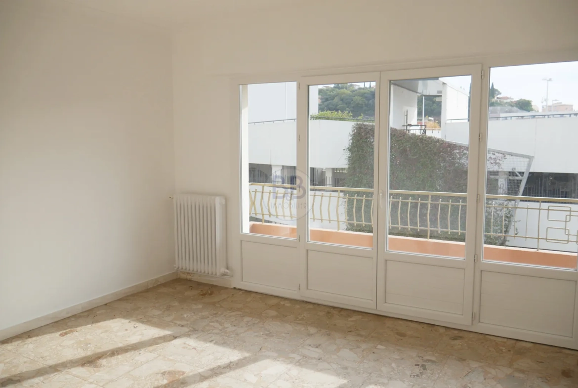 Appartement 3 pièces de 53 m2 à Saint-Raphaël, centre-ville proximité plages 