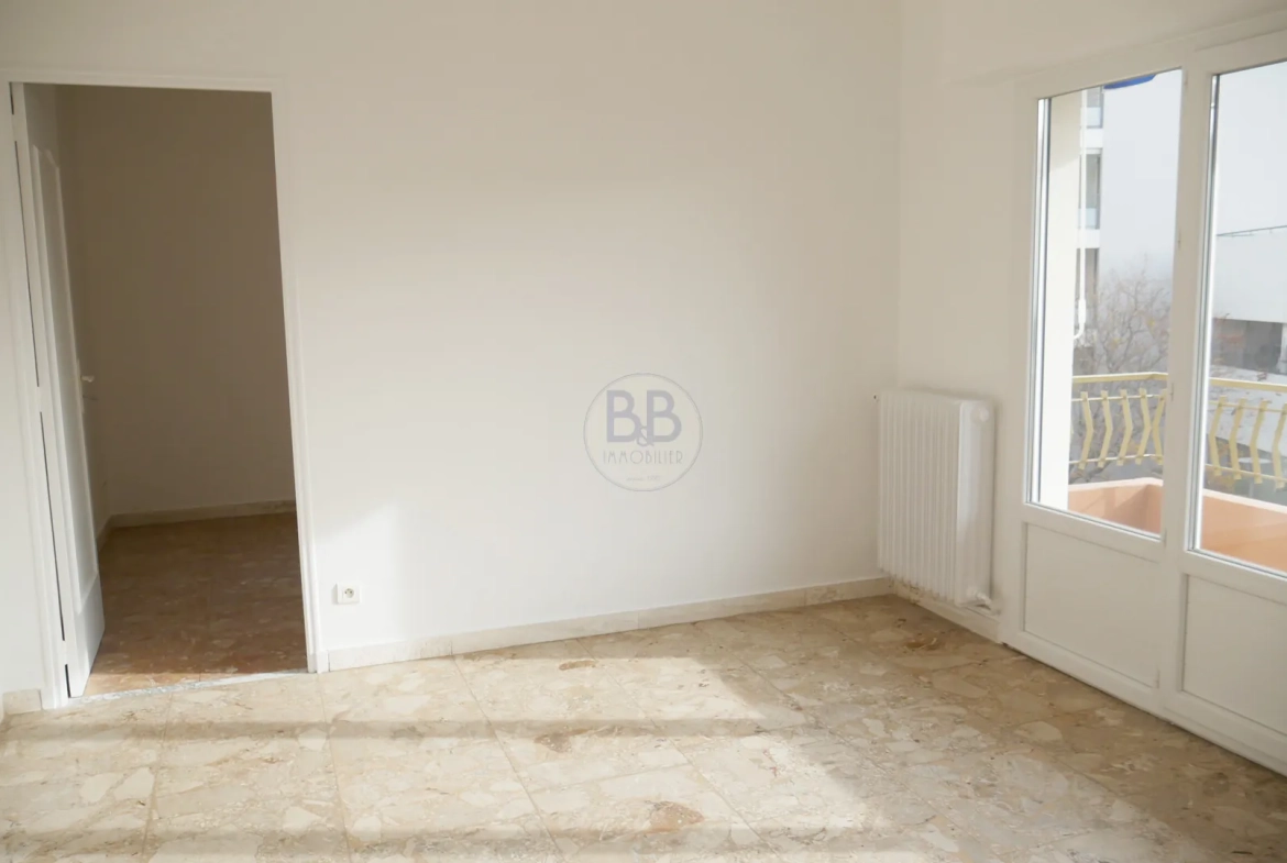 Appartement 3 pièces de 53 m2 à Saint-Raphaël, centre-ville proximité plages 