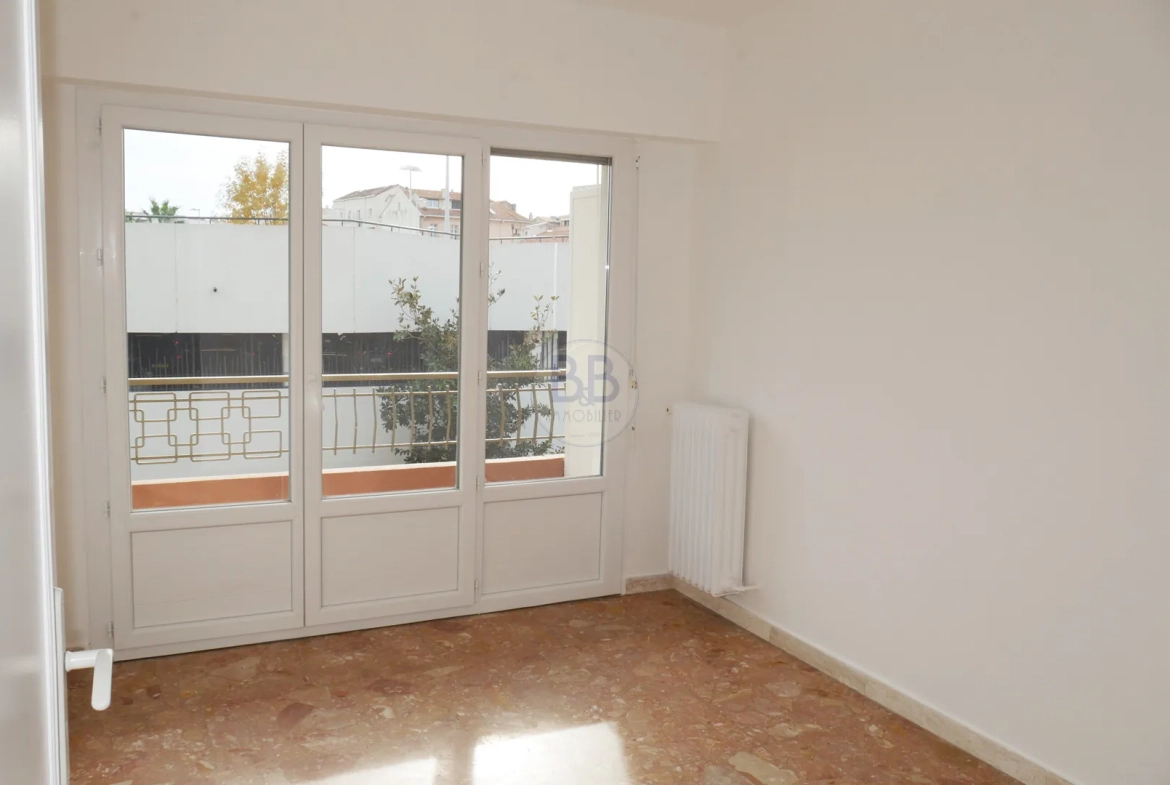 Appartement 3 pièces de 53 m2 à Saint-Raphaël, centre-ville proximité plages 