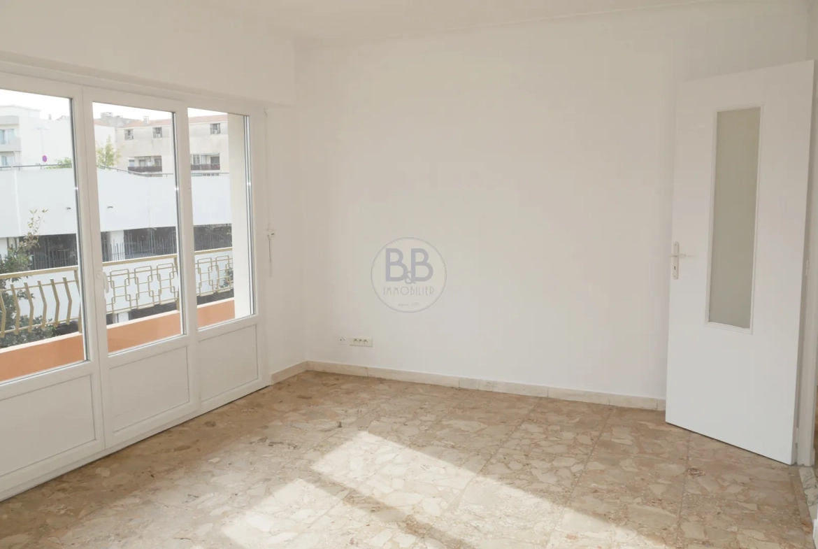 Appartement 3 pièces de 53 m2 à Saint-Raphaël, centre-ville proximité plages 