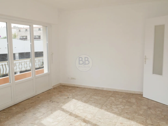 Appartement 3 pièces de 53 m2 à Saint-Raphaël, centre-ville proximité plages