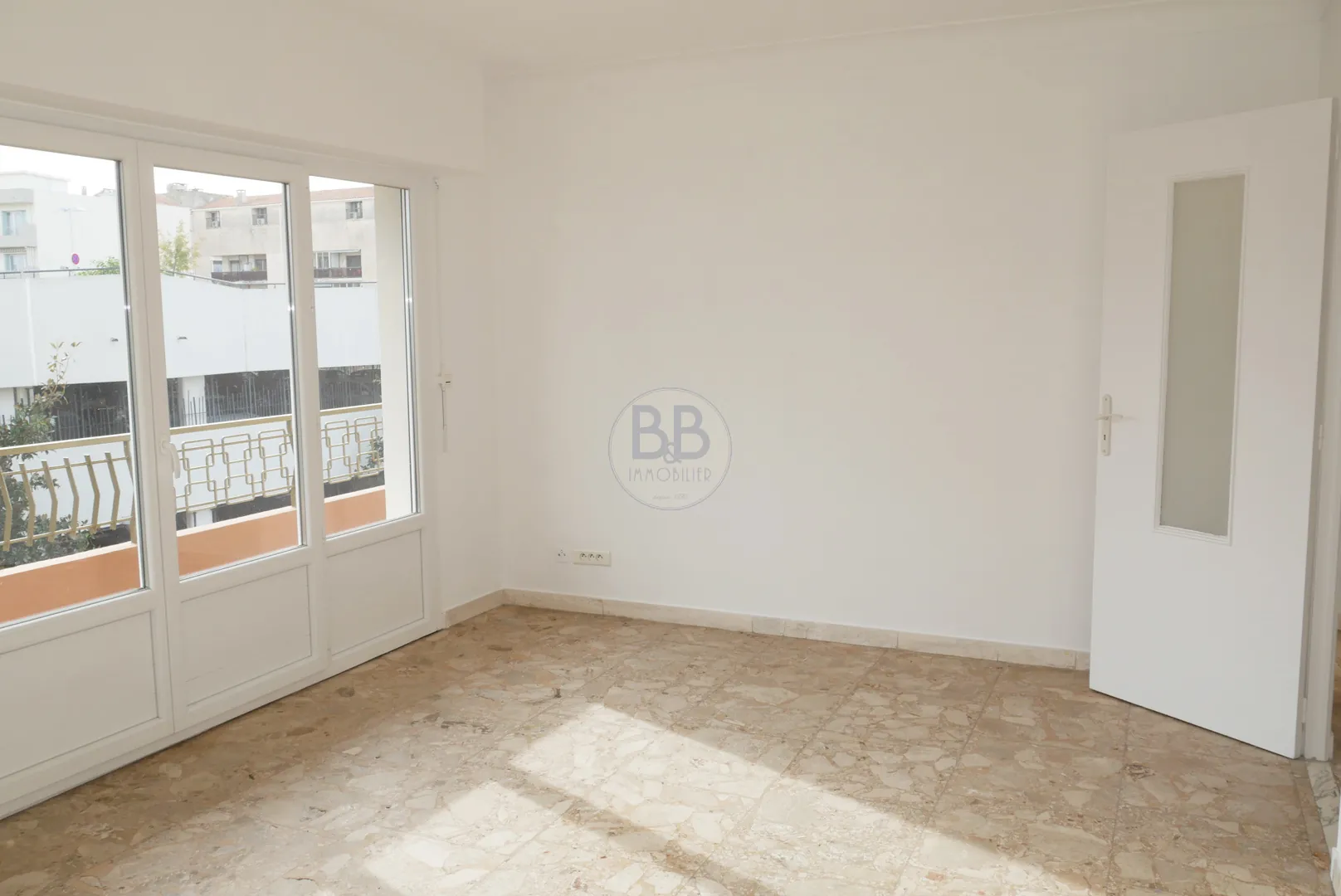 Appartement 3 pièces de 53 m2 à Saint-Raphaël, centre-ville proximité plages 