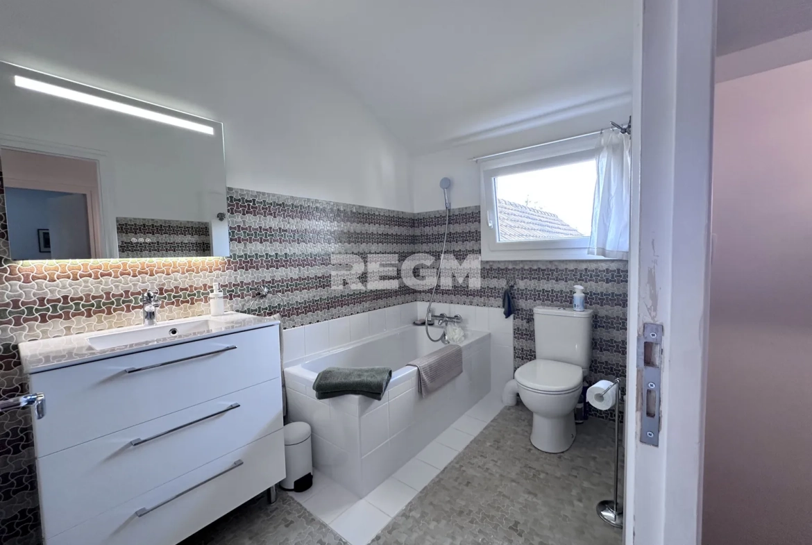 Maison à vendre à Lamotte Beuvron, 136 m² avec sous-sol aménagé et potentiel d’aménagement 