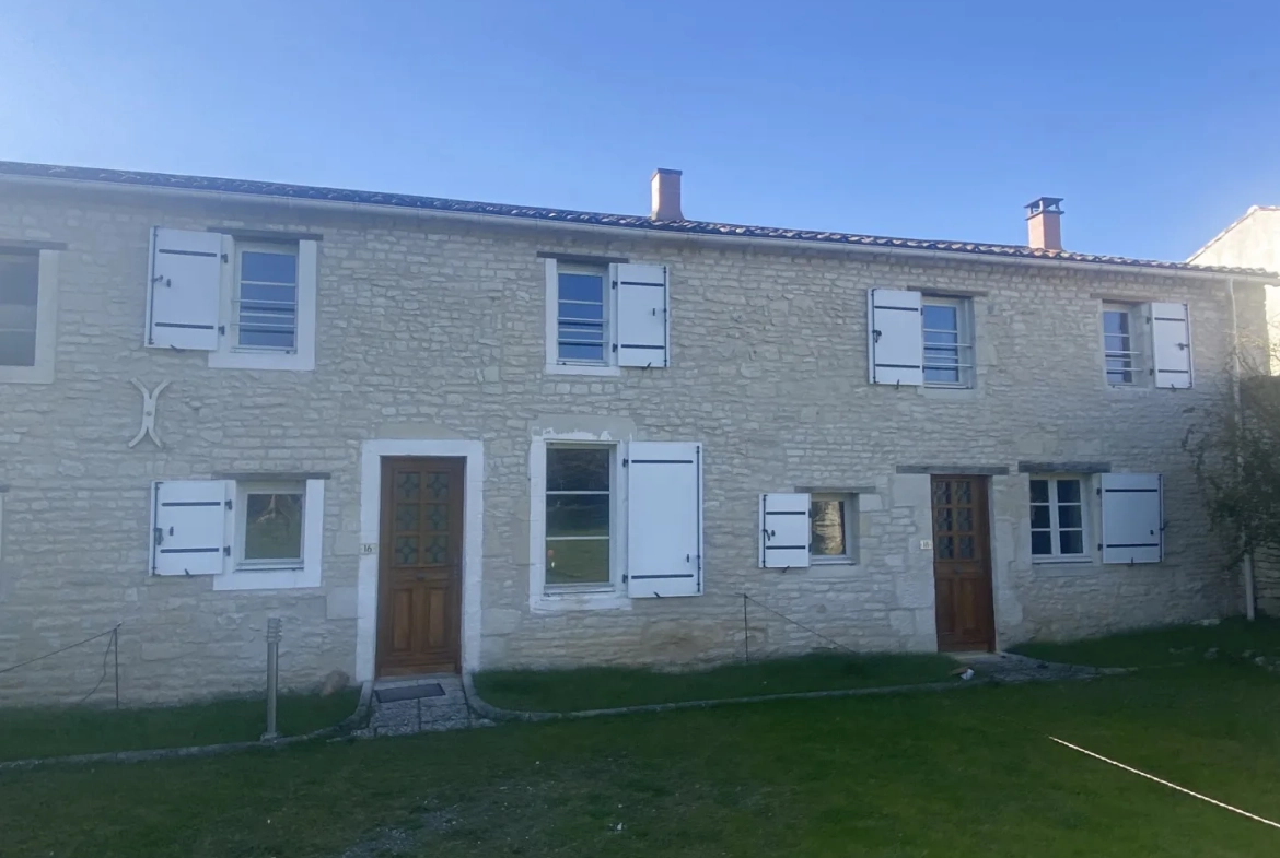 Maison en Pierre de 50 m2 à Barbezières avec Terrasse et Jardin 