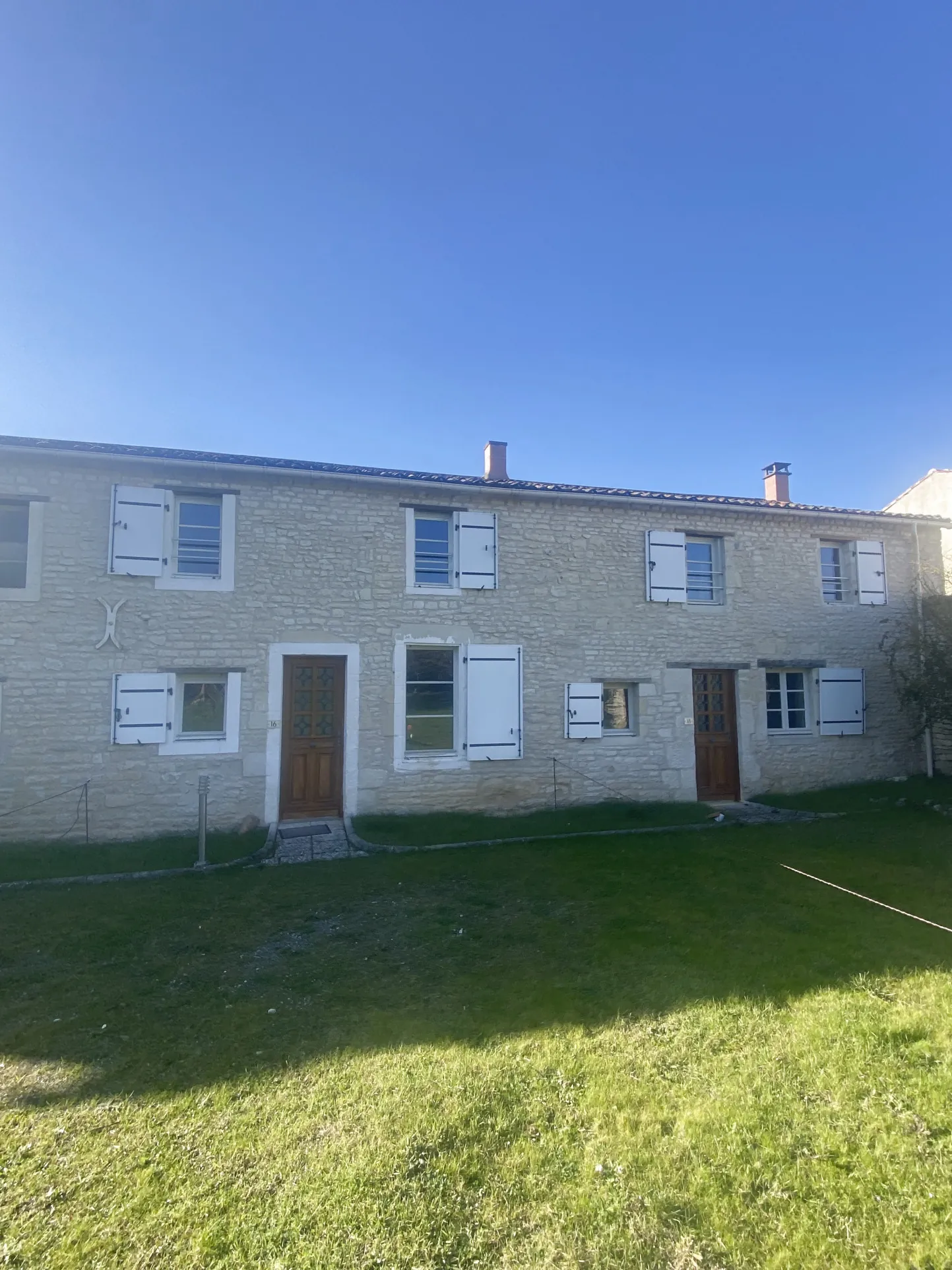 Maison en Pierre de 50 m2 à Barbezières avec Terrasse et Jardin 