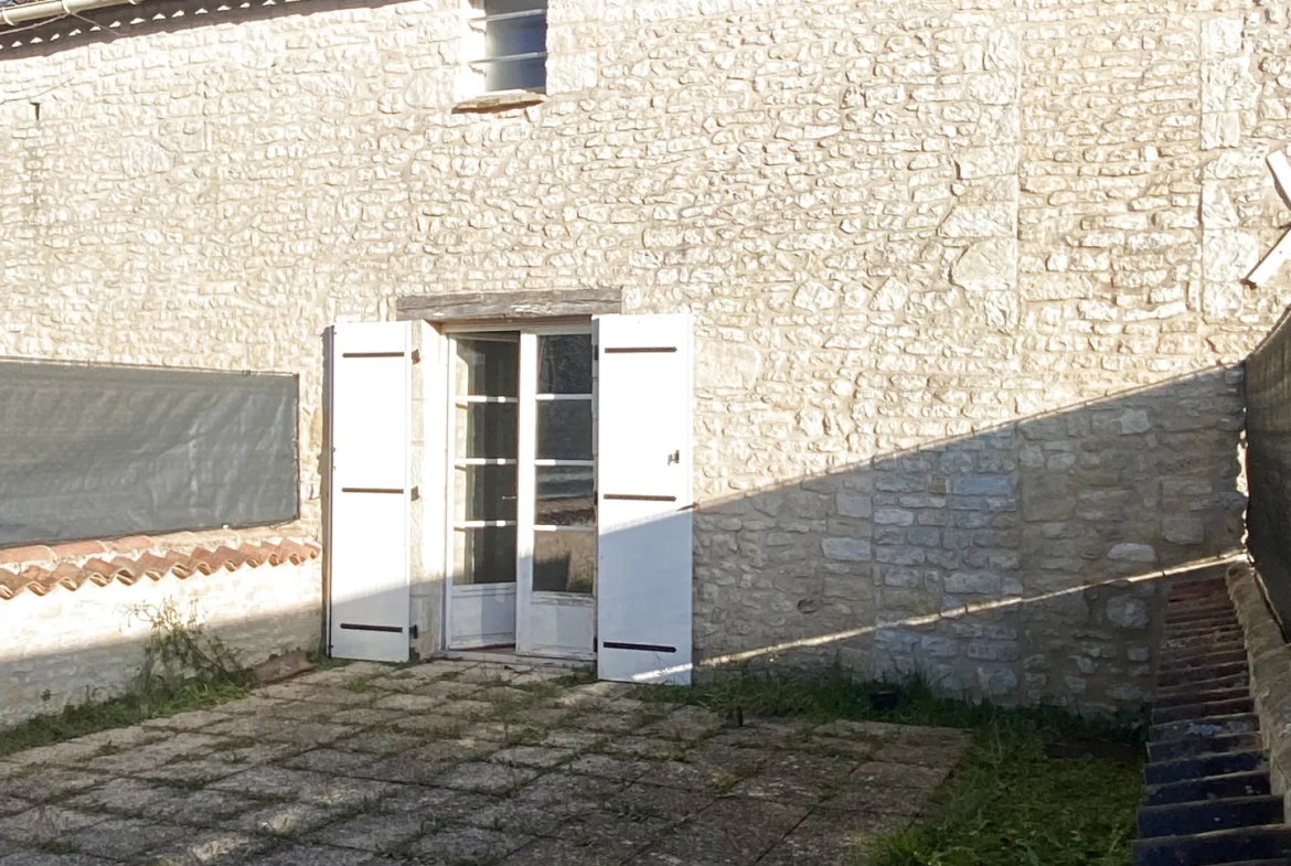 Maison en Pierre de 50 m2 à Barbezières avec Terrasse et Jardin 