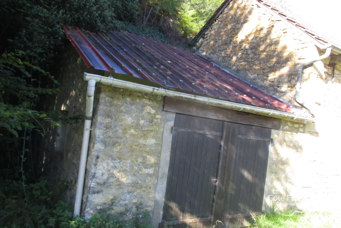 Ensemble immobilier en Dordogne avec maison, terrains et annexes - Opportunité unique 