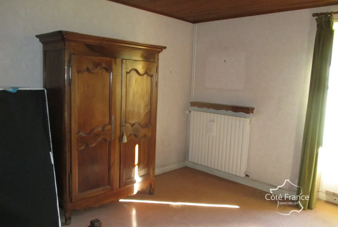 Ensemble immobilier en Dordogne avec maison, terrains et annexes - Opportunité unique 