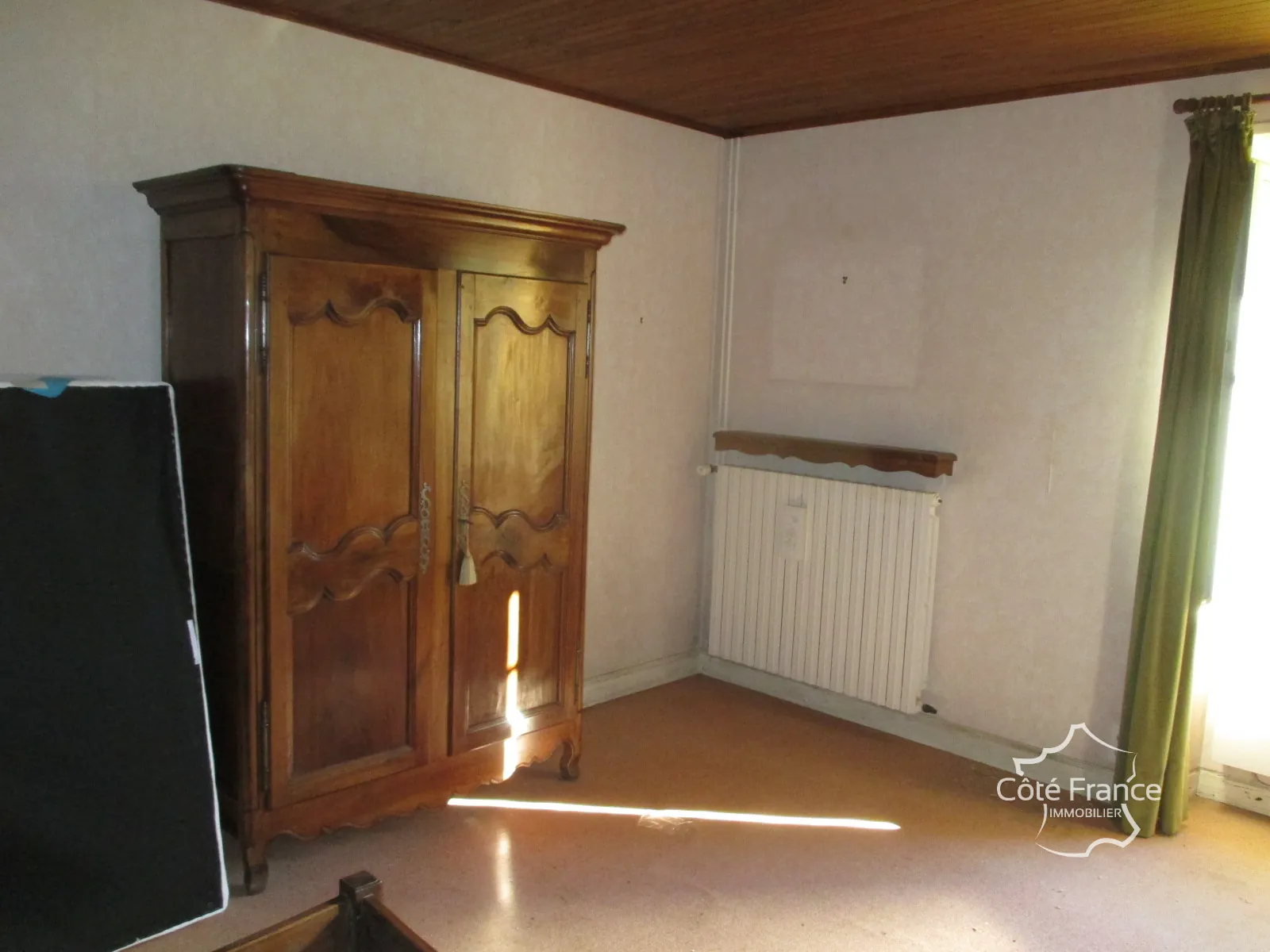 Ensemble immobilier en Dordogne avec maison, terrains et annexes - Opportunité unique 