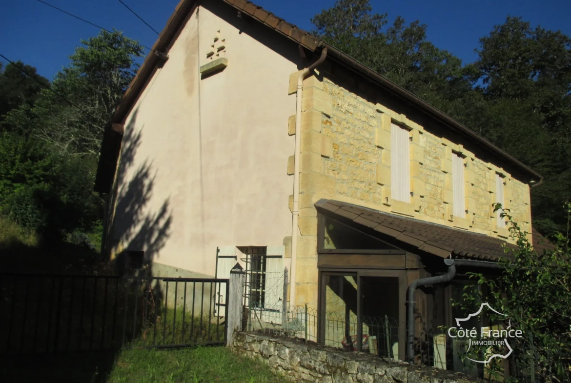 Ensemble immobilier en Dordogne avec maison, terrains et annexes - Opportunité unique 