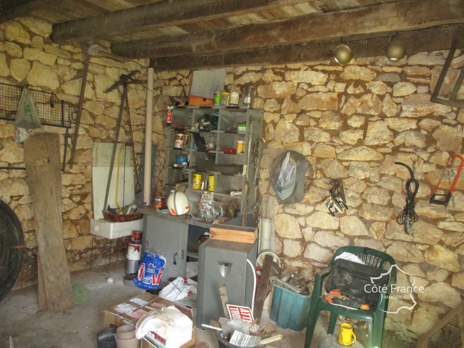 Ensemble immobilier en Dordogne avec maison, terrains et annexes - Opportunité unique 