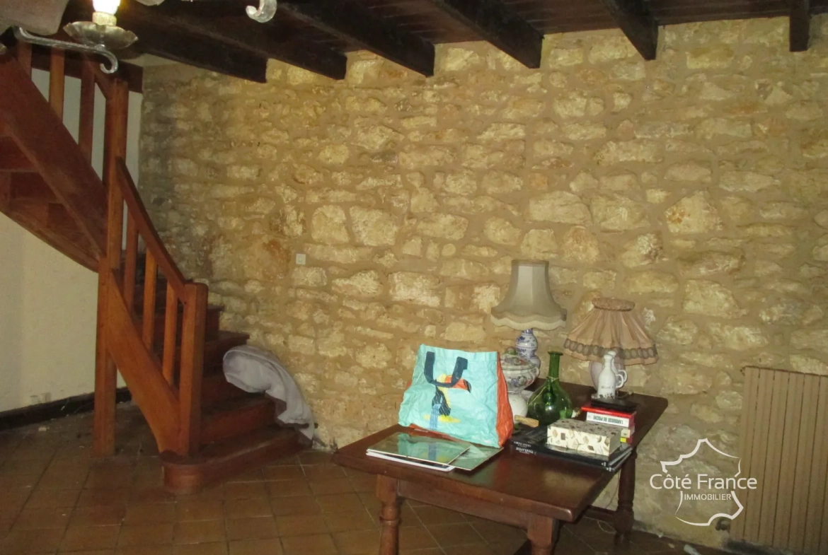 Ensemble immobilier en Dordogne avec maison, terrains et annexes - Opportunité unique 
