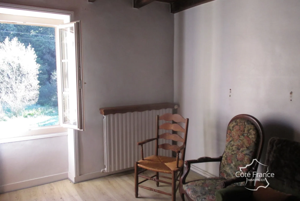 Ensemble immobilier en Dordogne avec maison, terrains et annexes - Opportunité unique 