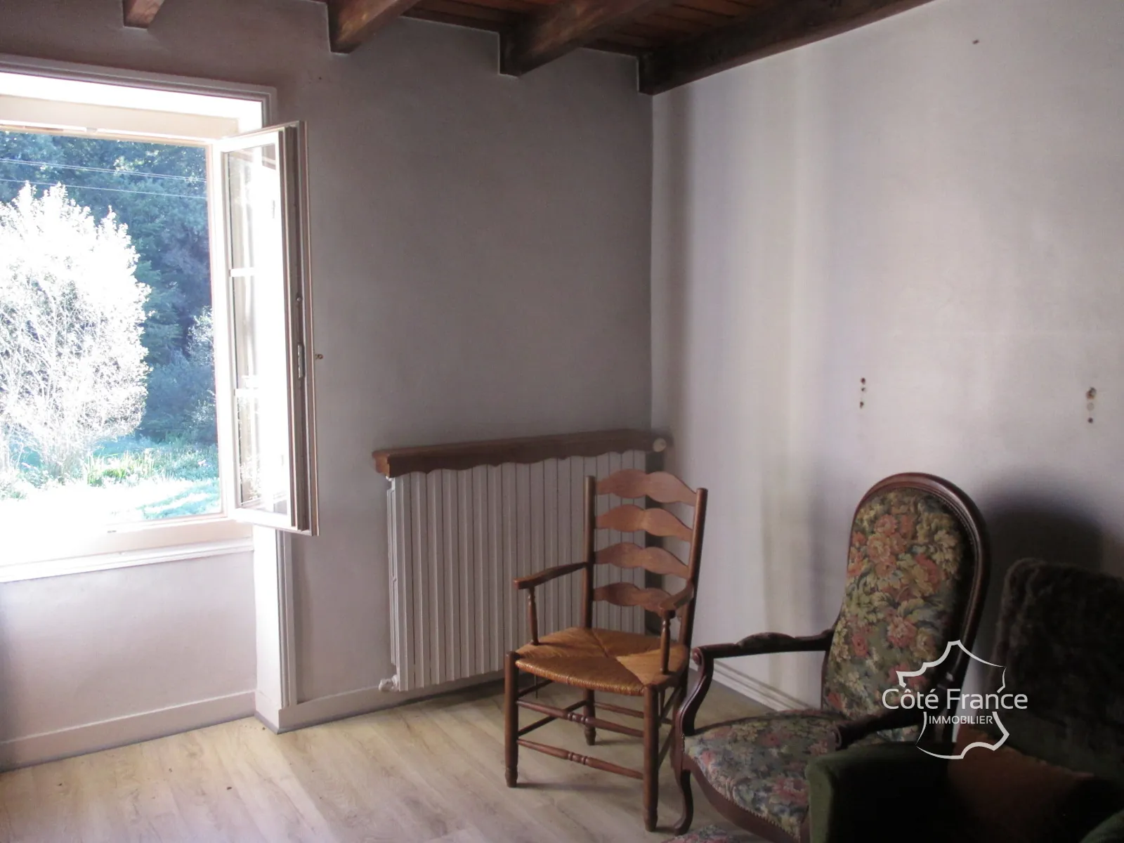 Ensemble immobilier en Dordogne avec maison, terrains et annexes - Opportunité unique 