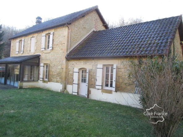 Ensemble immobilier en Dordogne avec maison, terrains et annexes - Opportunité unique