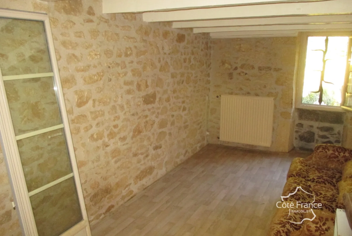 Ensemble immobilier en Dordogne avec maison, terrains et annexes - Opportunité unique 