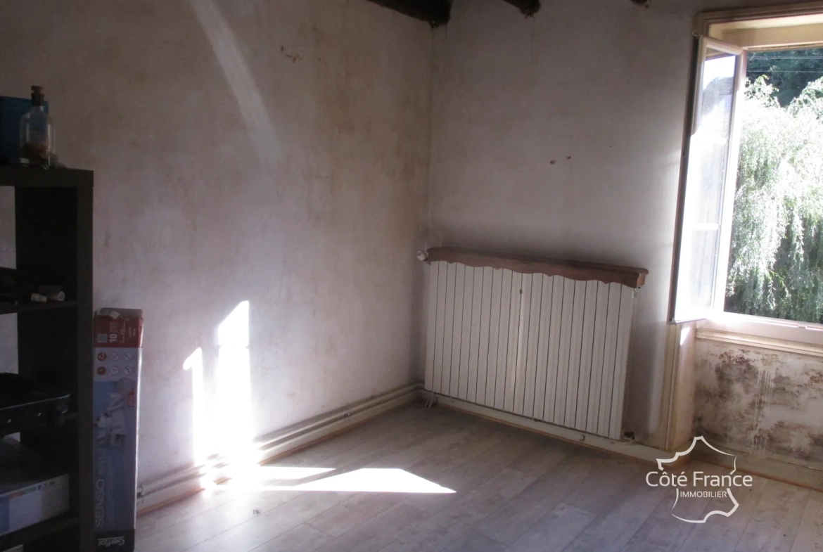 Ensemble immobilier en Dordogne avec maison, terrains et annexes - Opportunité unique 