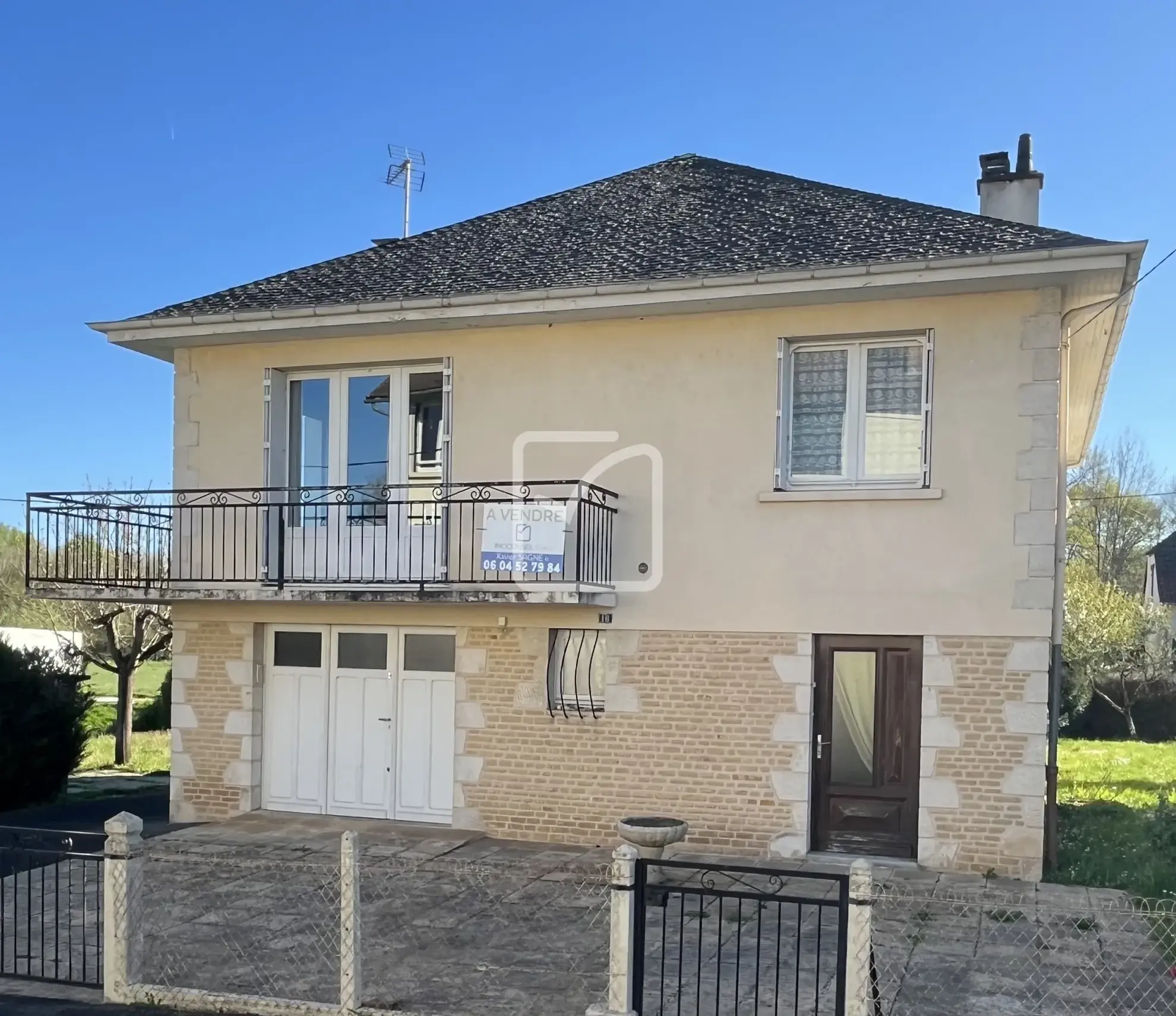 Maison 5 pièces à Objat (Corrèze) – 160 m² avec jardin et double entrée 
