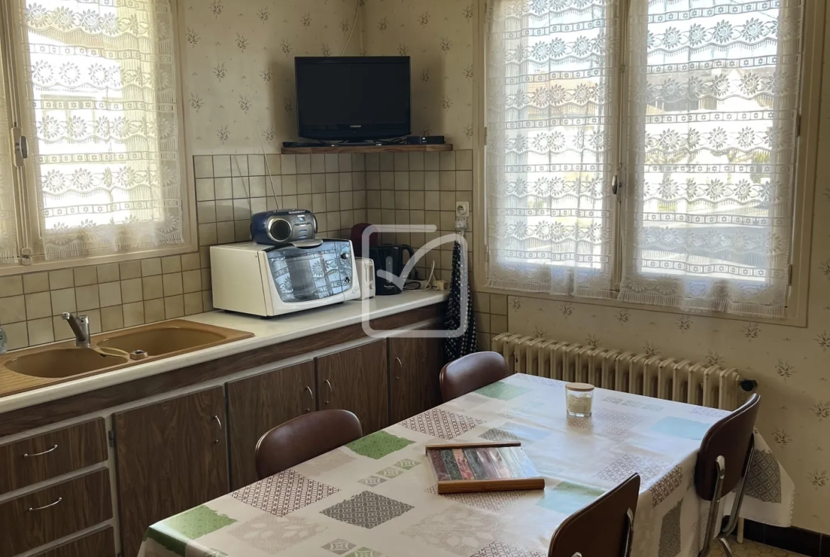 Maison 5 pièces à Objat (Corrèze) – 160 m² avec jardin et double entrée 