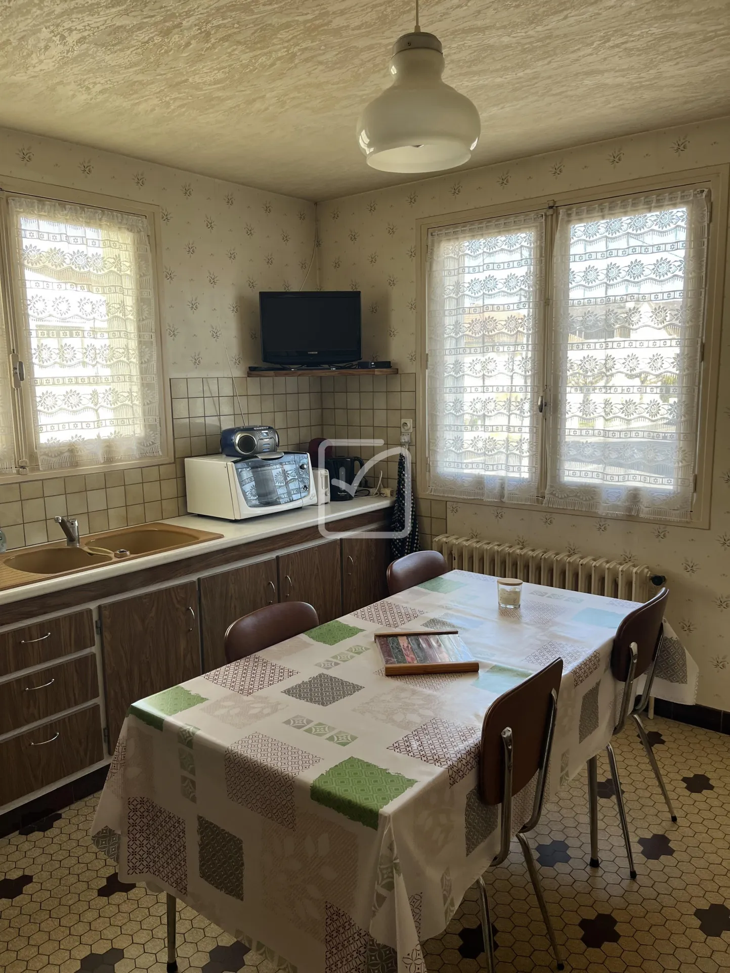 Maison 5 pièces à Objat (Corrèze) – 160 m² avec jardin et double entrée 