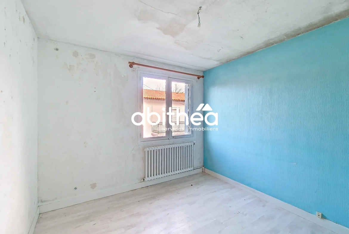 Appartement à rénover de 64m2 avec garage en hyper-centre de Saintes 