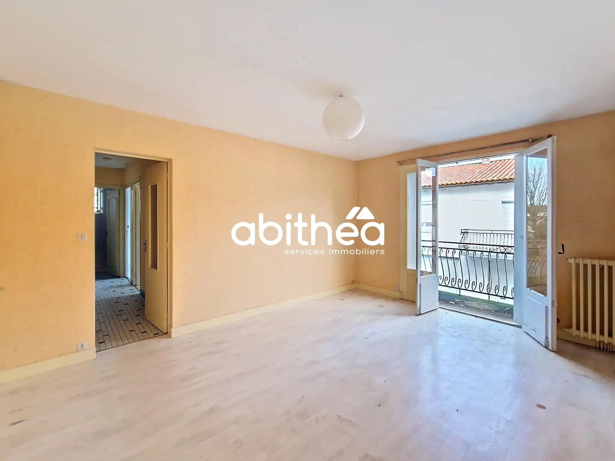 Appartement à rénover de 64m2 avec garage en hyper-centre de Saintes 