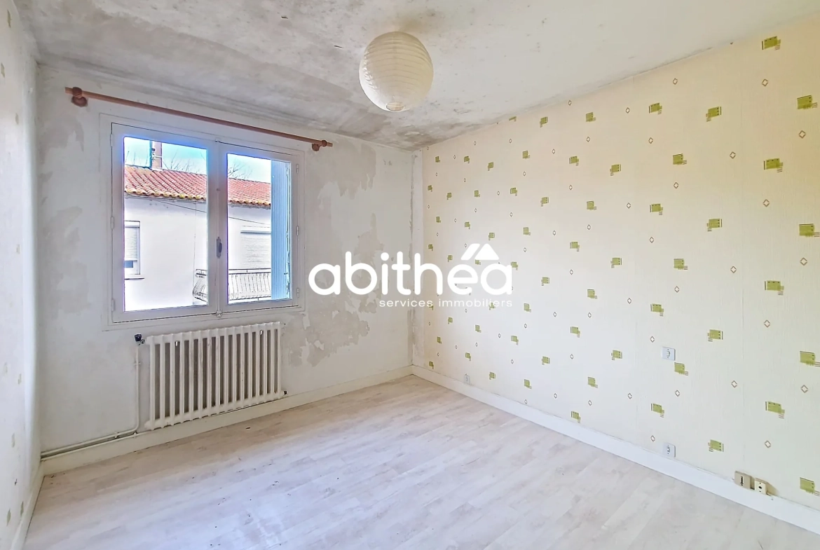 Appartement à rénover de 64m2 avec garage en hyper-centre de Saintes 