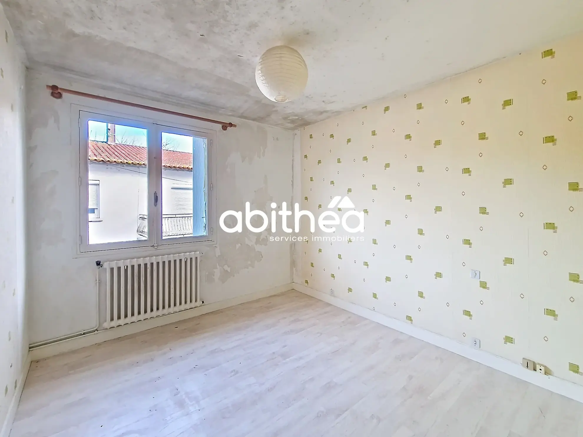 Appartement à rénover de 64m2 avec garage en hyper-centre de Saintes 