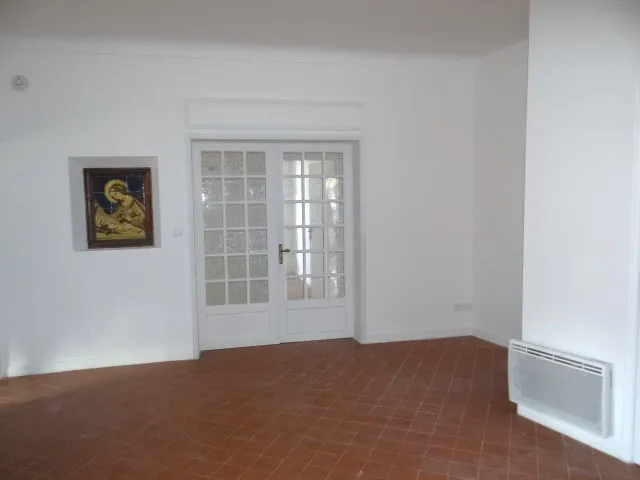Appartement de 112 m² avec vue dégagée au dernier étage à Avignon 
