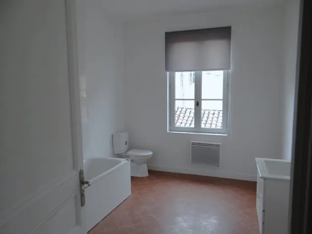 Appartement de 112 m² avec vue dégagée au dernier étage à Avignon 