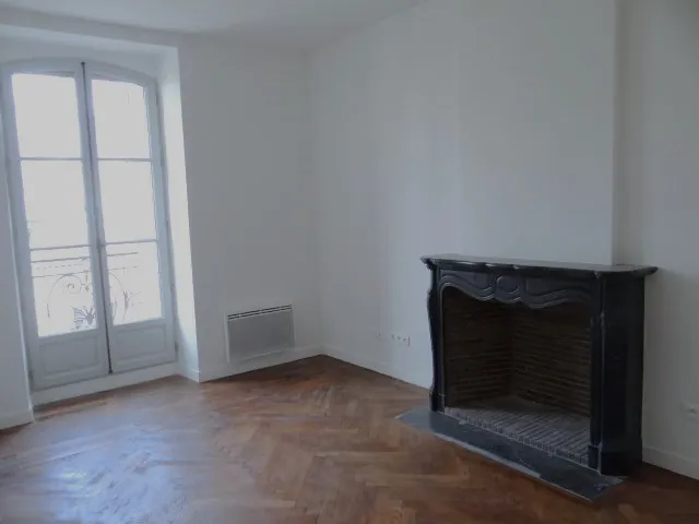 Appartement de 112 m² avec vue dégagée au dernier étage à Avignon 