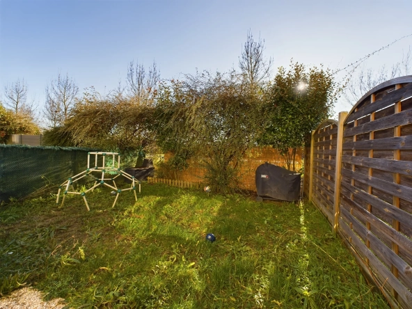 Vente d'un appartement 3 pièces avec jardin et parking à Saint-Pierre-du-Perray 