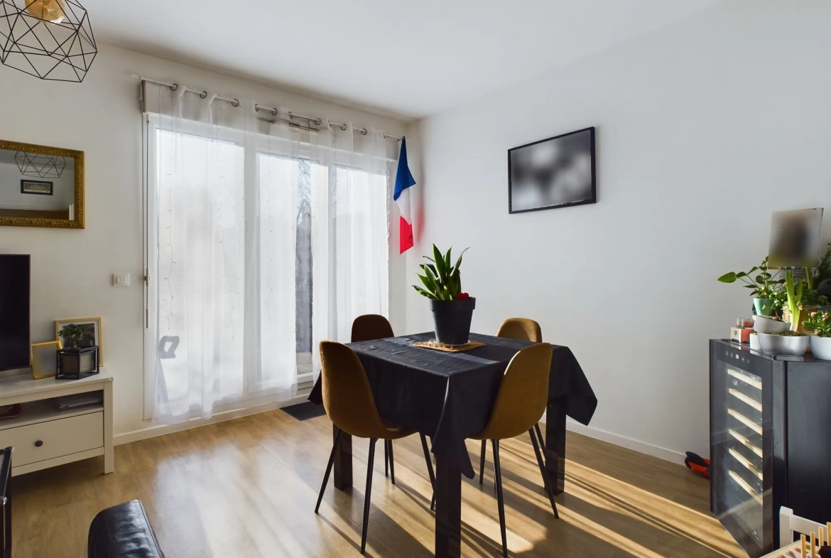 Vente d'un appartement 3 pièces avec jardin et parking à Saint-Pierre-du-Perray 