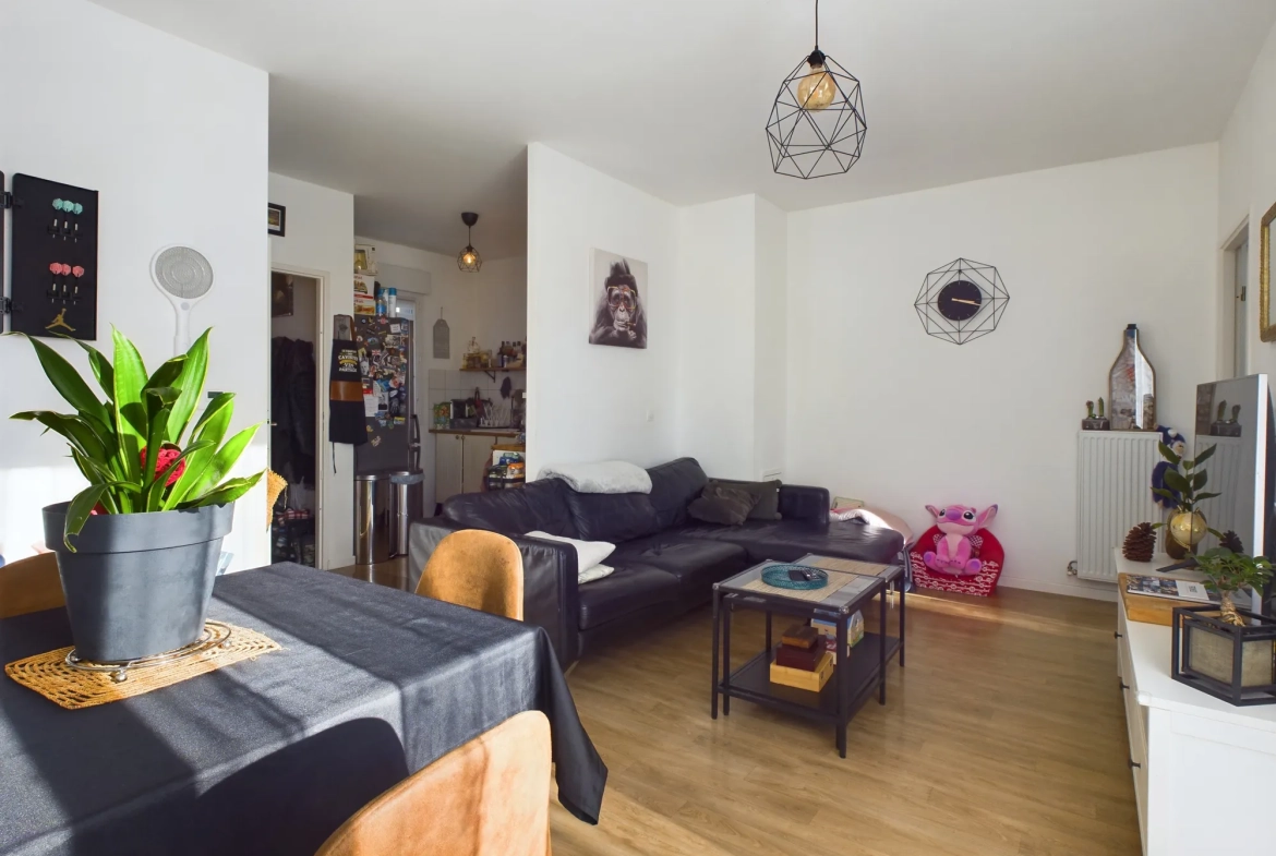 Vente d'un appartement 3 pièces avec jardin et parking à Saint-Pierre-du-Perray 