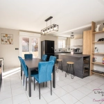 Maison mitoyenne avec 2 chambres, terrasse et garage à Granges Narboz près de Pontarlier