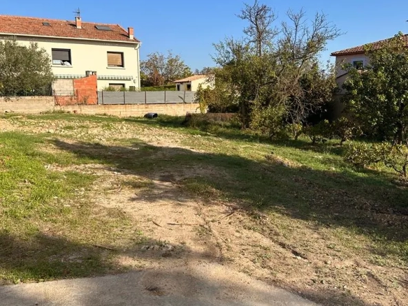 Terrain à bâtir viabilisé de 534 m² à Saussan – Opportunité idéale