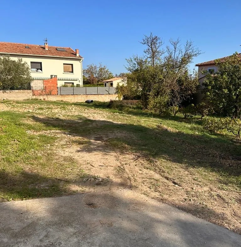 Terrain à bâtir viabilisé de 534 m² à Saussan – Opportunité idéale 