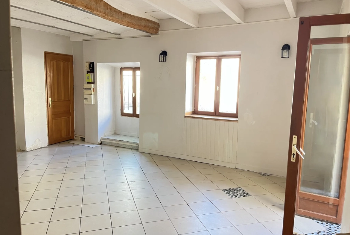 Maison de village T3/4 avec mezzanine et climatisation à Usclas d'Hérault 