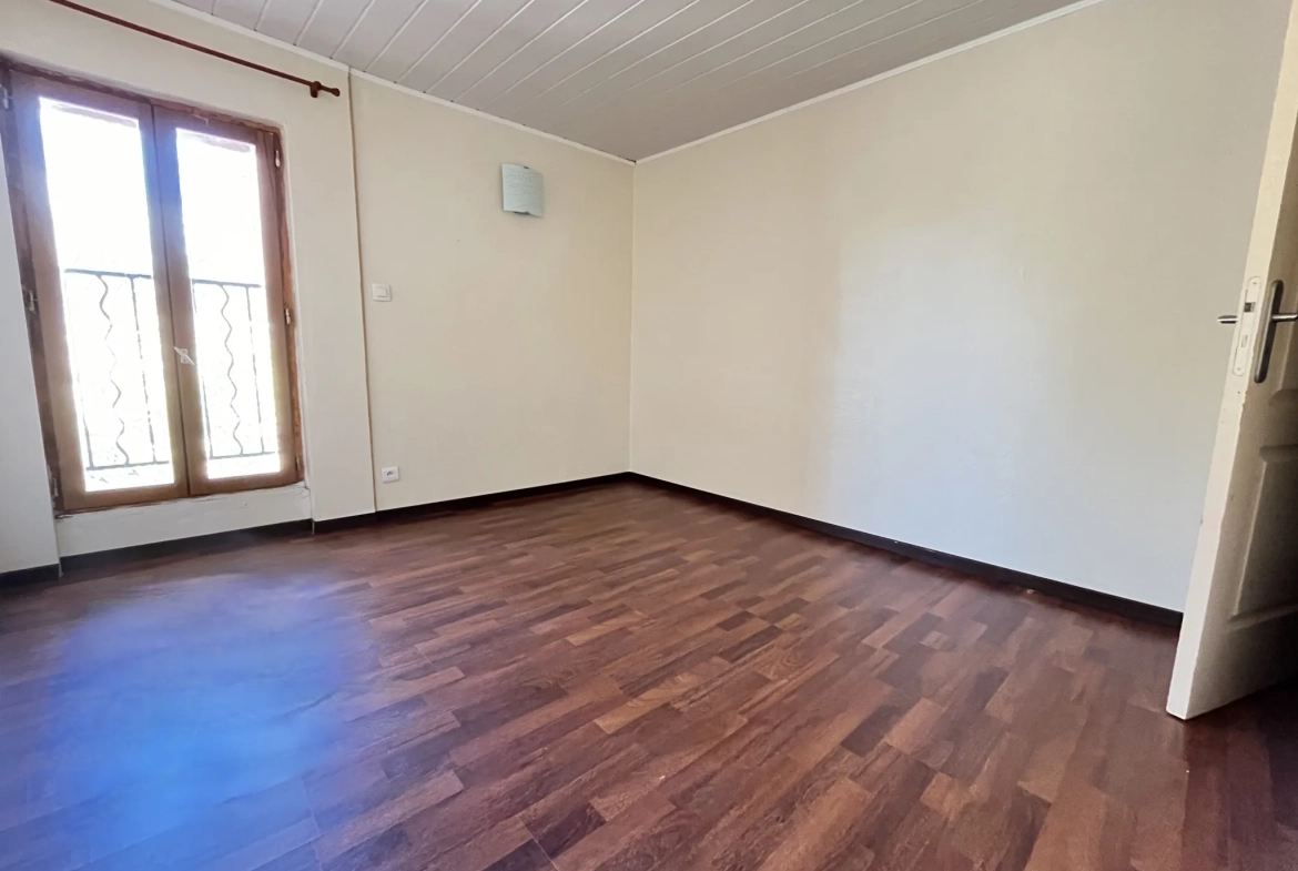 Maison de village T3/4 avec mezzanine et climatisation à Usclas d'Hérault 