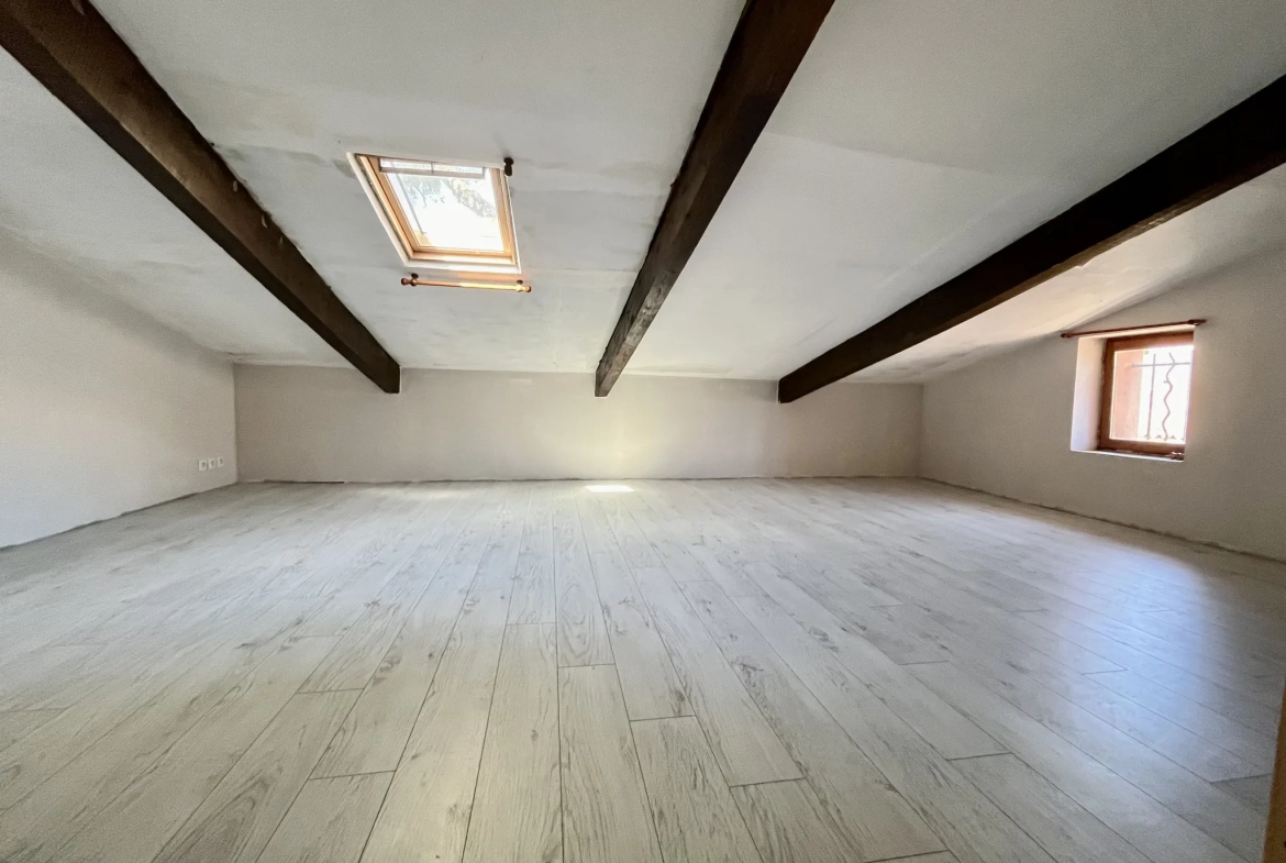 Maison de village T3/4 avec mezzanine et climatisation à Usclas d'Hérault 