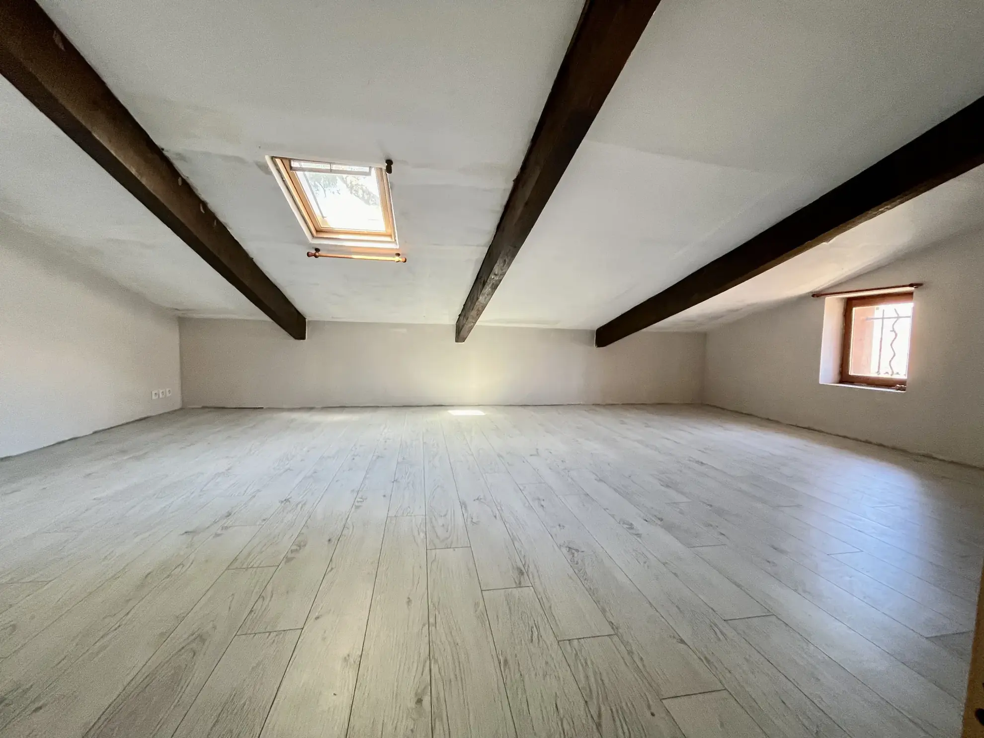 Maison de village T3/4 avec mezzanine et climatisation à Usclas d'Hérault 